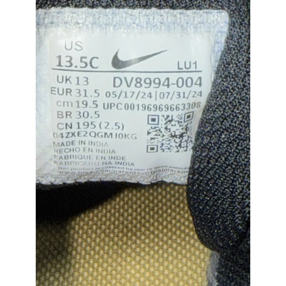Nike‎ Team Hustle D 11 Toddler Kid Size 13.5C Black Gold Casual Walking Sneakers